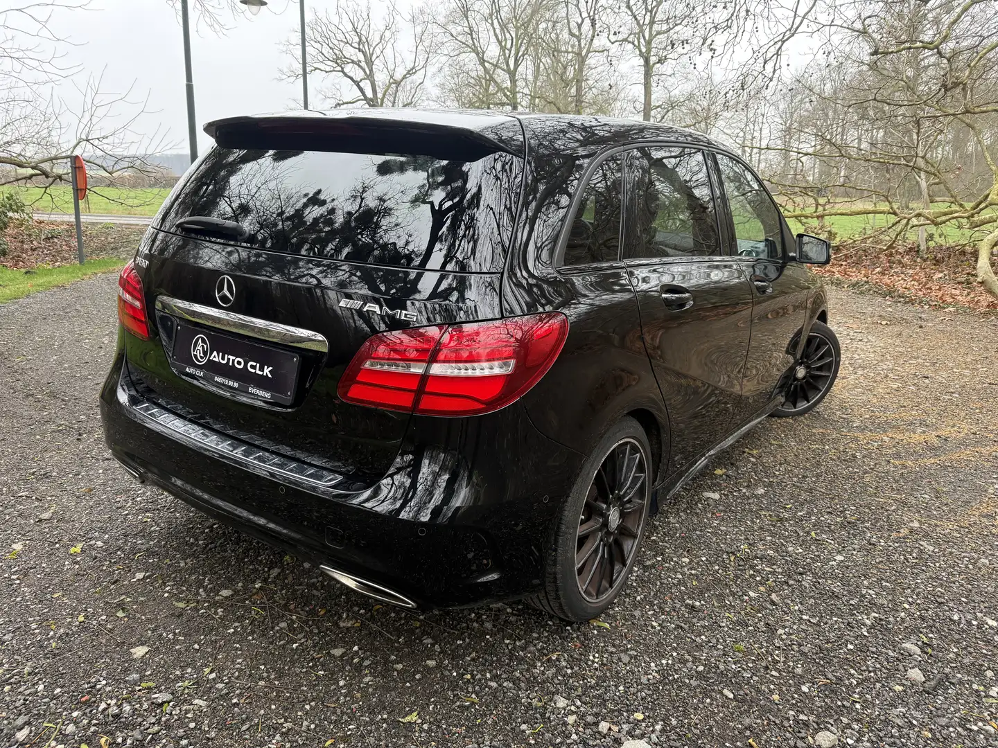 Mercedes-Benz B 180 2017 ESSENCE Full Black Pack AMG Euro 6B !! LEZ ok Schwarz - 2