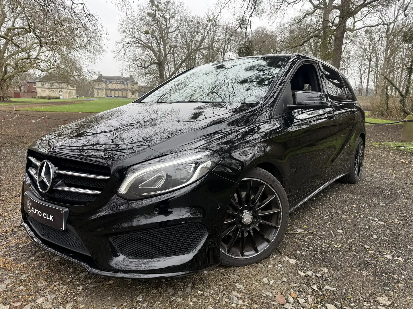 Mercedes-Benz B 180 2017 ESSENCE Full Black Pack AMG Euro 6B !! LEZ ok Schwarz - 1
