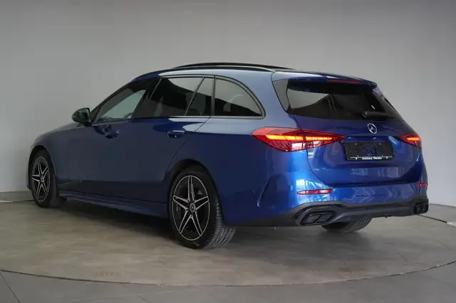 Mercedes-Benz C-Class view 4