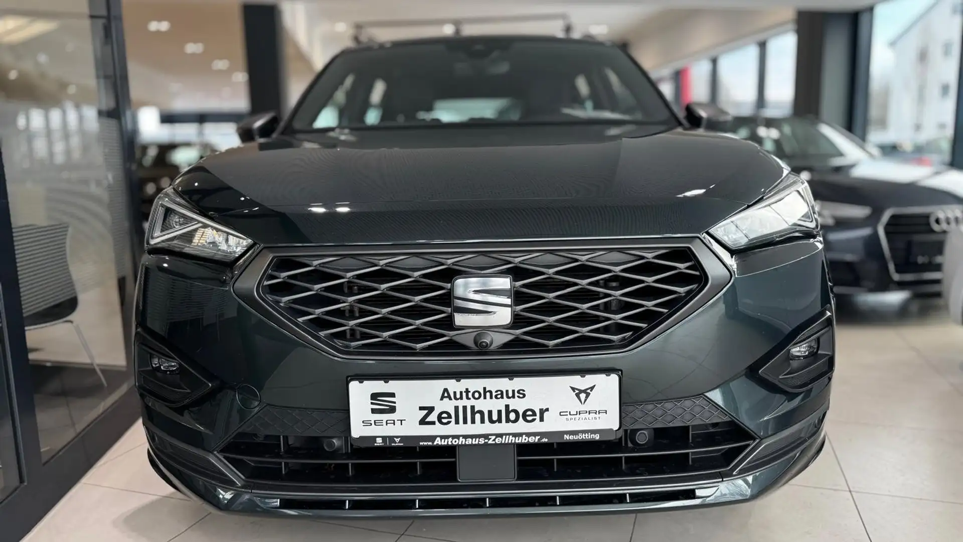 SEAT Tarraco 2.0 TSI 4D DSG FR *AHK*Pano*Leder* Grün - 2