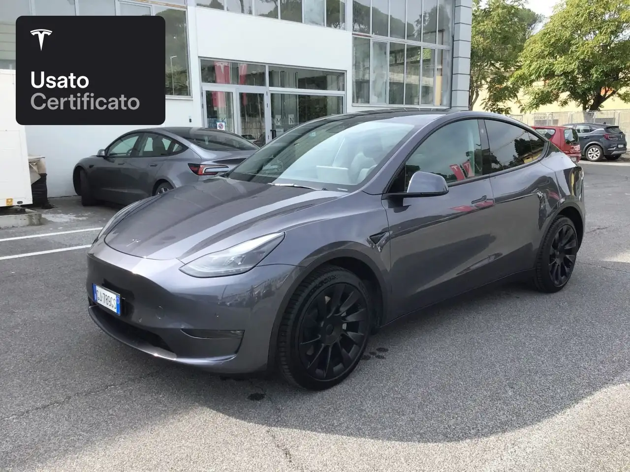 2022 Tesla Model Y Long Range AWD, photograph 2