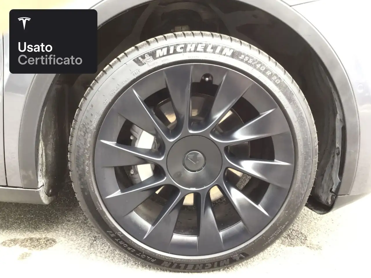 2022 Tesla Model Y Long Range AWD, photograph 11