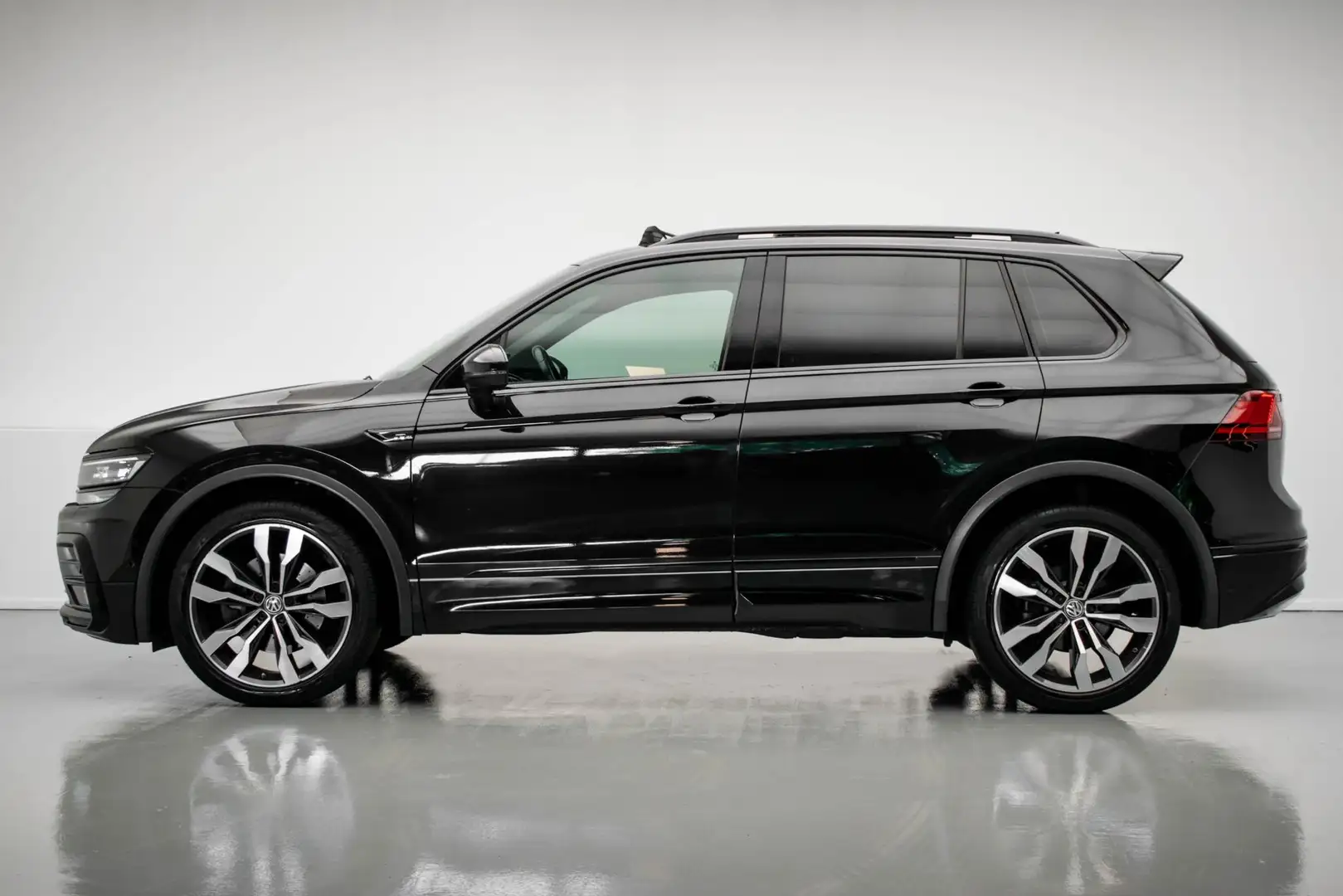 Volkswagen Tiguan 2.0 TSI 4Motion Highline |3xR-Line|Pano|Leder|Memo Zwart - 2