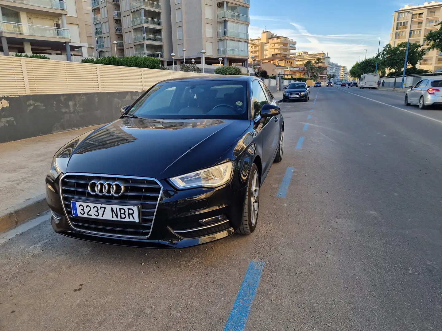 Audi A3 A3 1.6TDI EEL Attraction Edición Especial Negro - 1