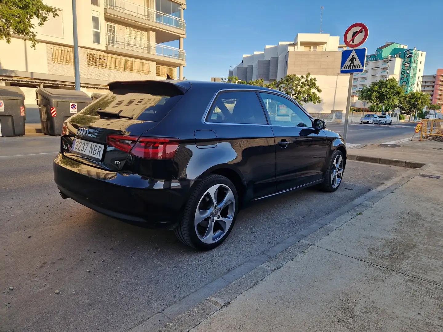 Audi A3 A3 1.6TDI EEL Attraction Edición Especial Negro - 2