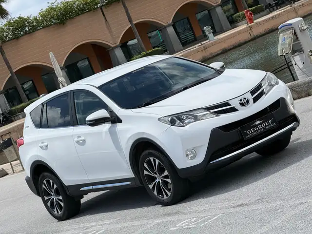 Toyota RAV 4 RAV4 2.0 D-4D 4WD Lounge-FULL OPTIONAL