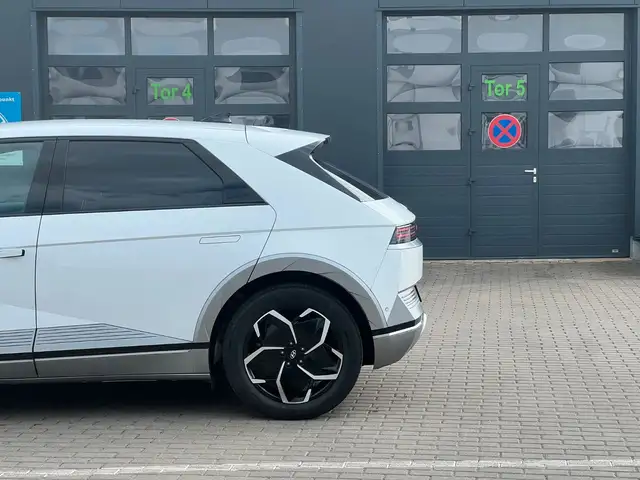 Hyundai Ioniq 5 view 5