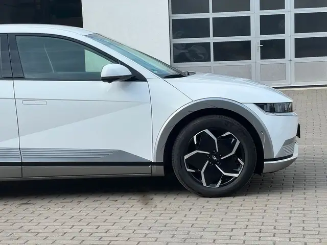 Hyundai Ioniq 5 view 10