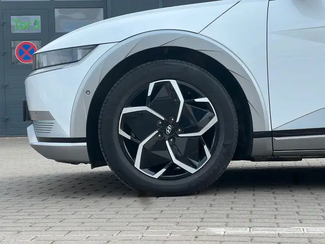 Hyundai Ioniq 5 view 2