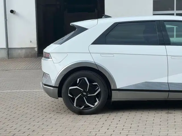 Hyundai Ioniq 5 view 9