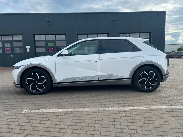Hyundai Ioniq 5 view 3