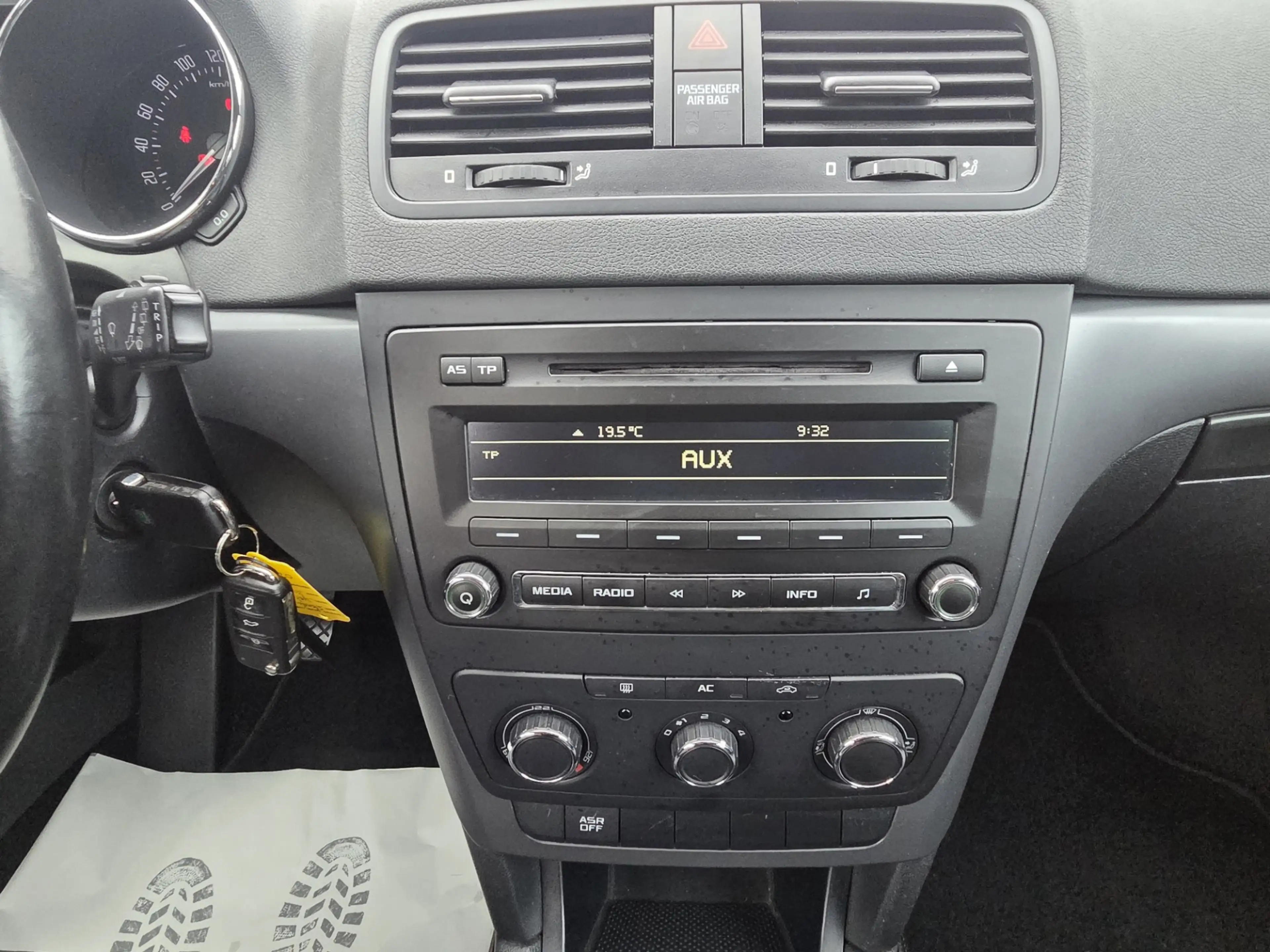 Skoda Yeti 1.2 TSI Active Plus/TREKHAAK/CRUIS CONTROL — photo 18