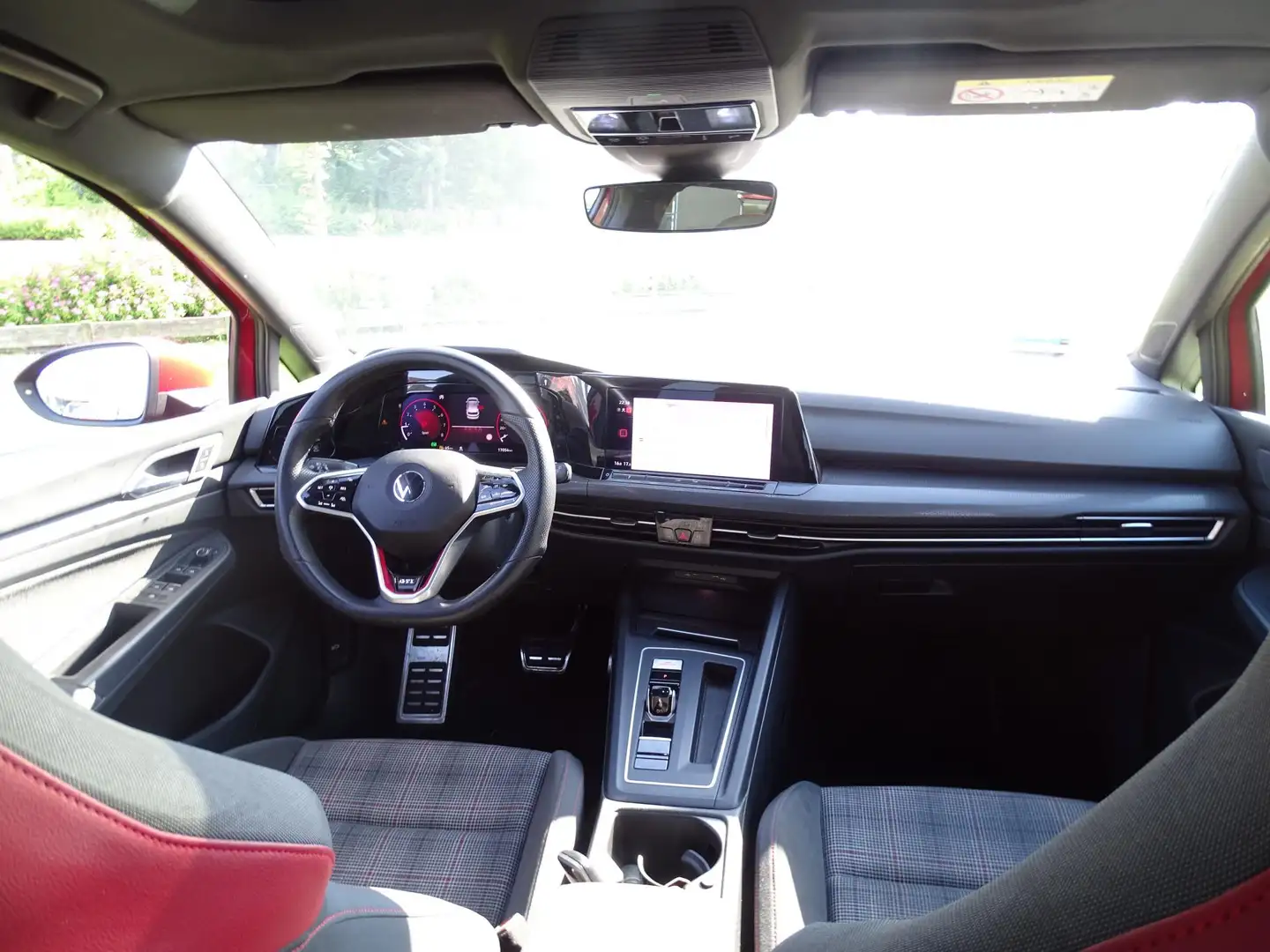 Volkswagen Golf GTI 2.0 245 pk 5-deurs - Automaat, Panoramadak, Sport Rot - 2