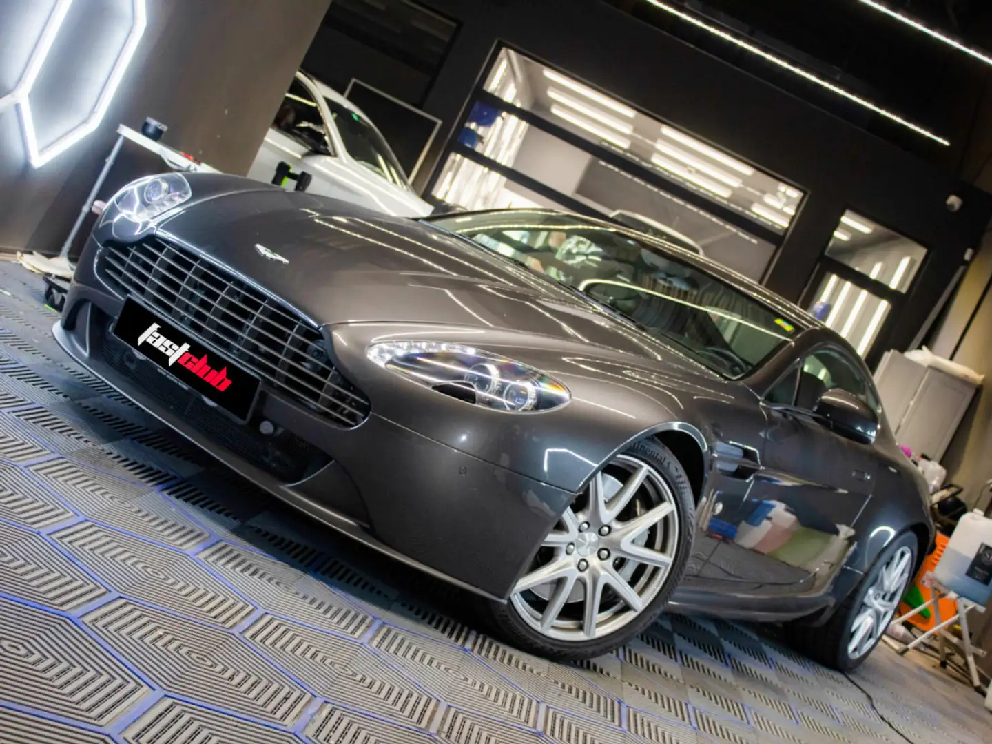 Aston Martin V8 Vantage *MY 12.25* 4.7 426 CV QUANTUM SILVER Gris - 1