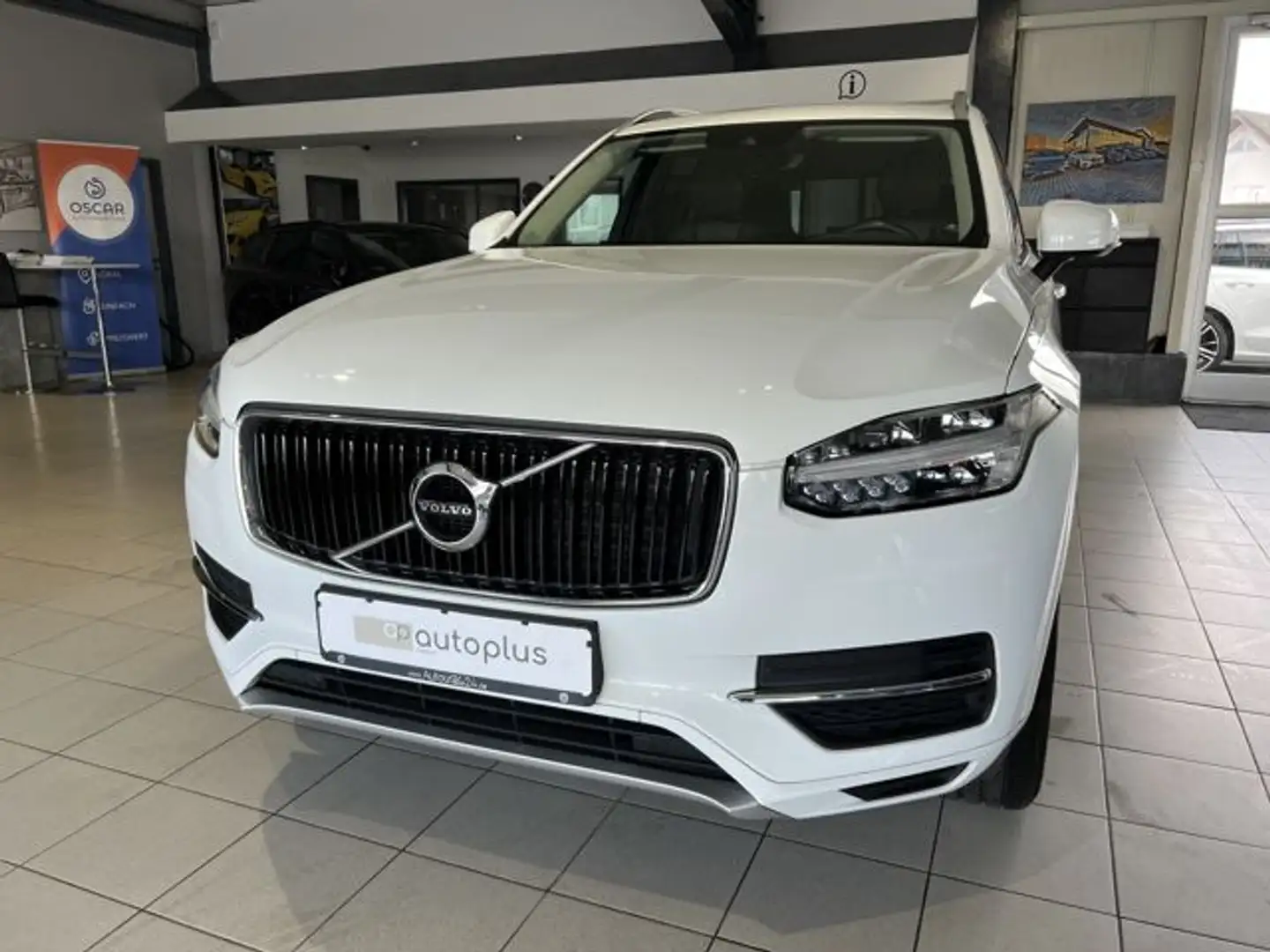 Volvo XC90 D5 Momentum AWD ACC AHK Leder WinterPaket Weiß - 2