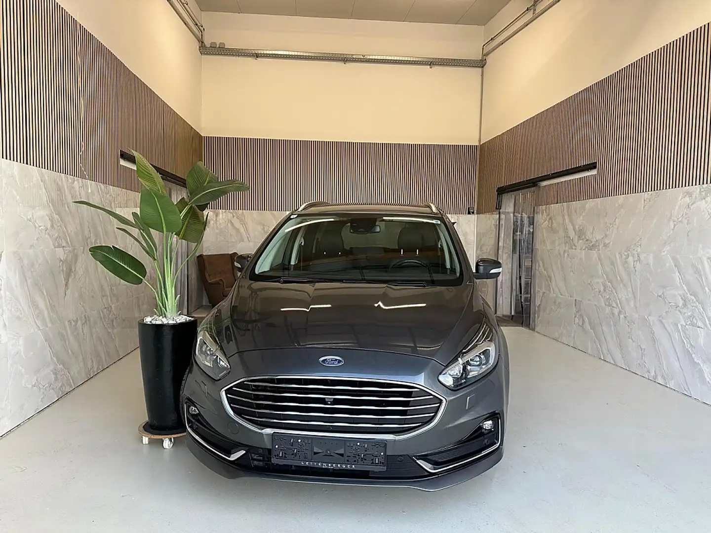 Ford Galaxy 2.0 140 KW Vignale AWD 7Sitze Leder, Anhängerku... Grau - 2