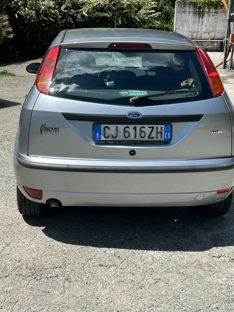 Ford Focus 5p 1.8 tdci Zetec 100cv - 2