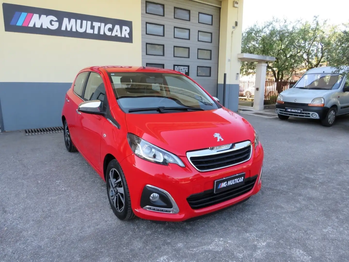 Peugeot 108 1.0vti Allure cambio automatico. solo 10.200km! Rosso - 1