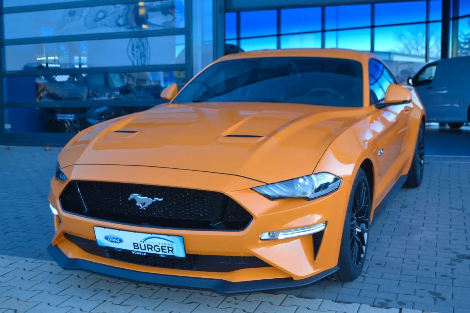 Ford Mustang GT Fastback Orange - 1