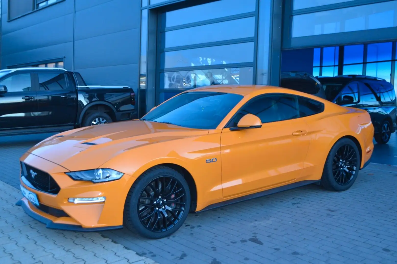 Ford Mustang GT Fastback Orange - 2