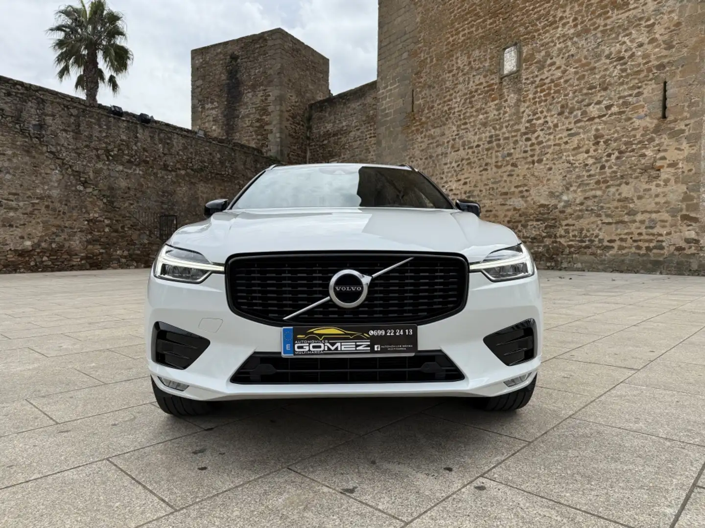 Volvo XC60 B4 R-Design FWD Aut. Wit - 2