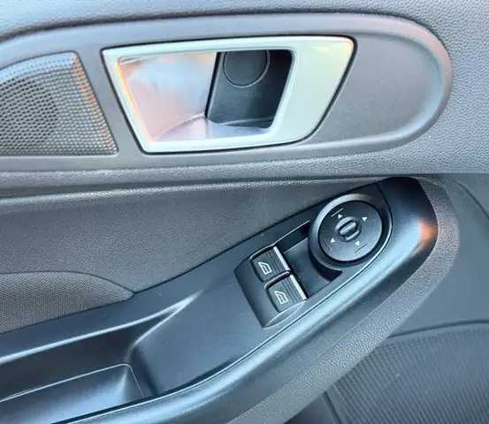Ford Fiesta view 11
