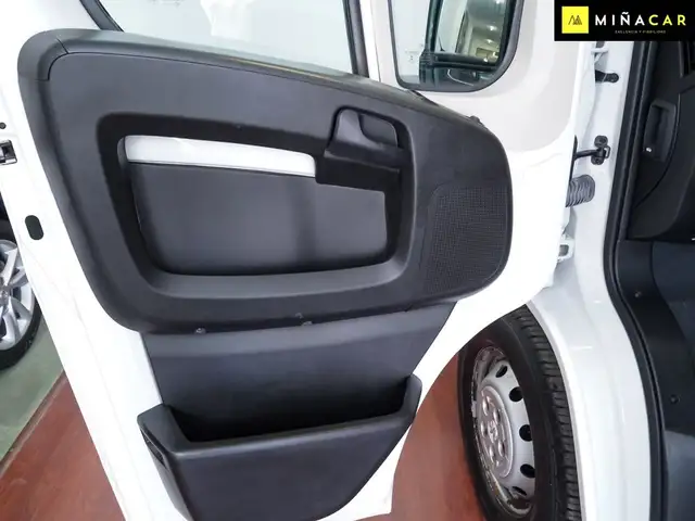 Peugeot Boxer view 16