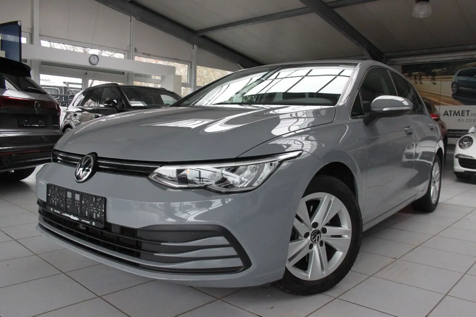 Volkswagen Golf VIII Lim. Life eTSI/DSG/PDC/STZHZ/FREISPR/A Grau - 2