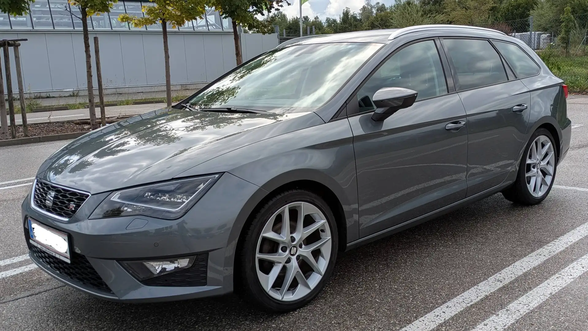 SEAT Leon Leon ST FR 1,4 TSI Start-Stop FR Start-Stopp Grau - 2