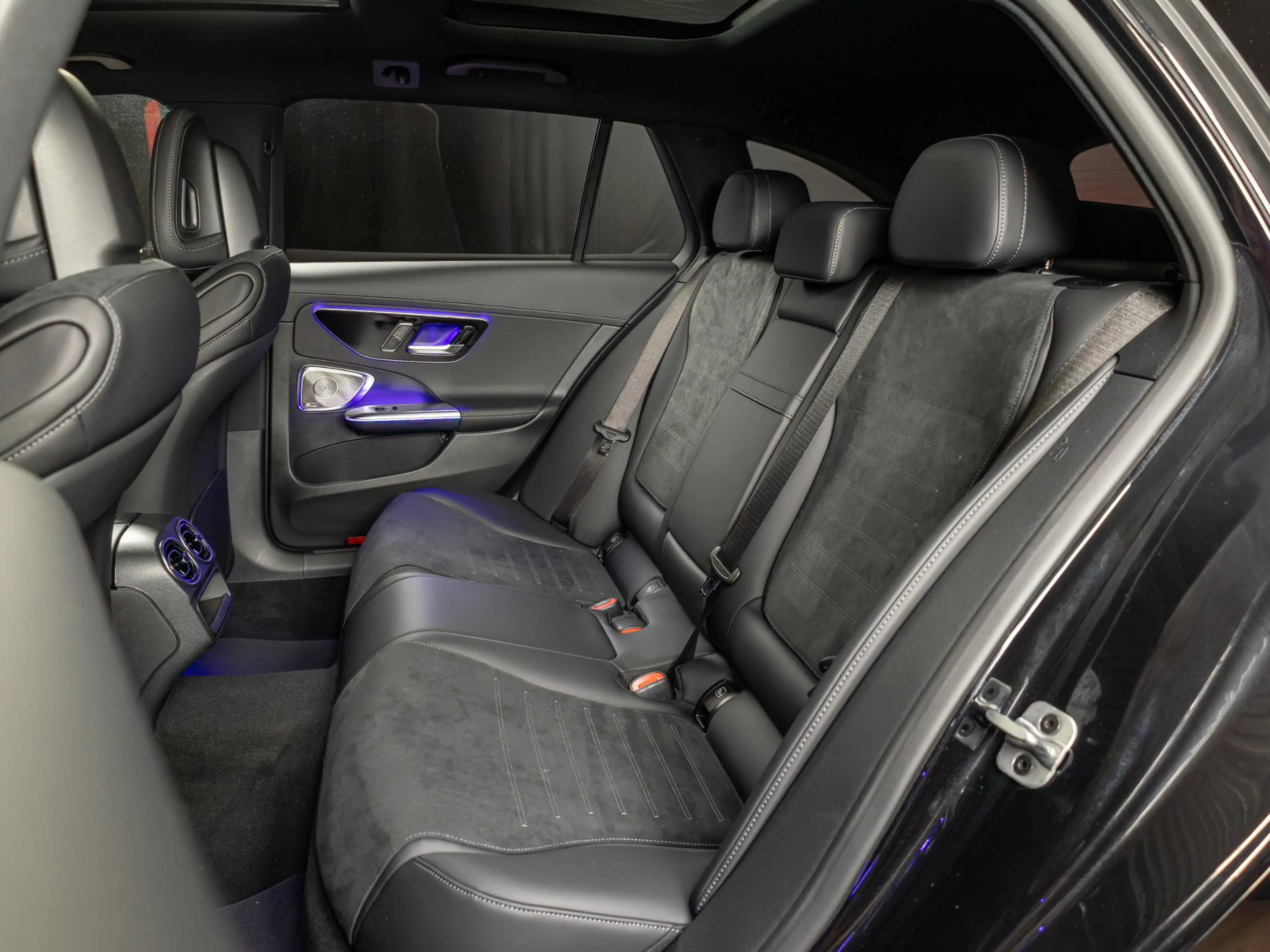 Mercedes-Benz C 300 Estate e Business Solution AMG — photo 10