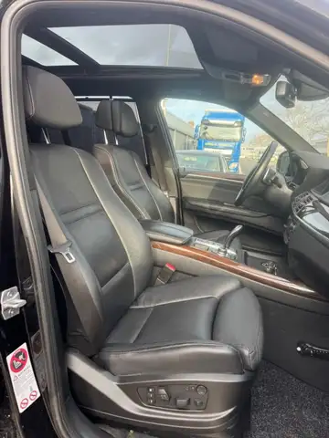 BMW X5 view 3