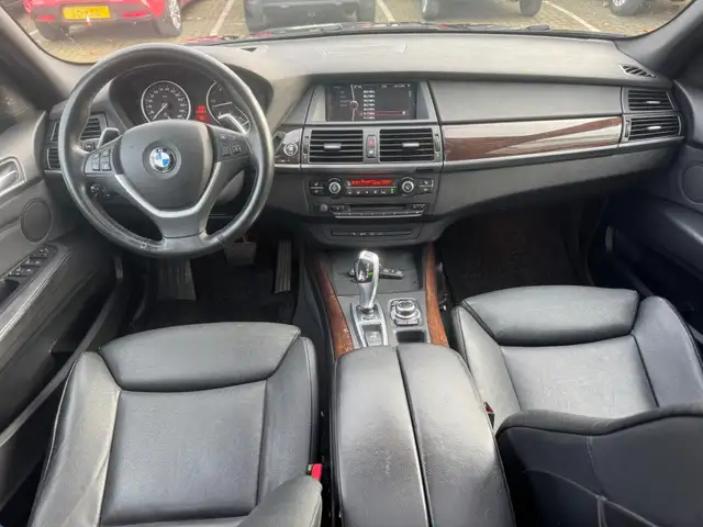BMW X5 view 10