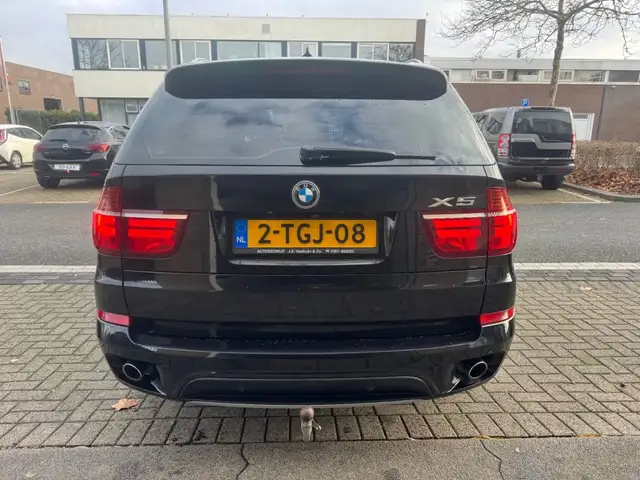 BMW X5 view 9