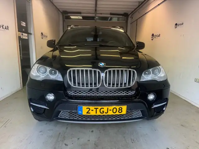BMW X5 view 8