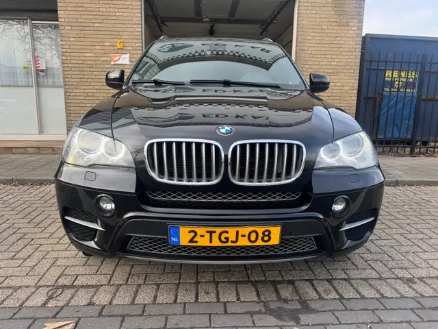 BMW X5 view 4