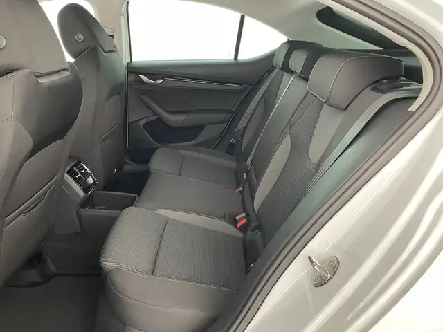 Skoda Octavia view 12