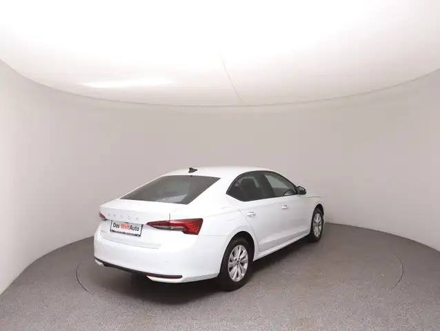 Skoda Octavia view 4