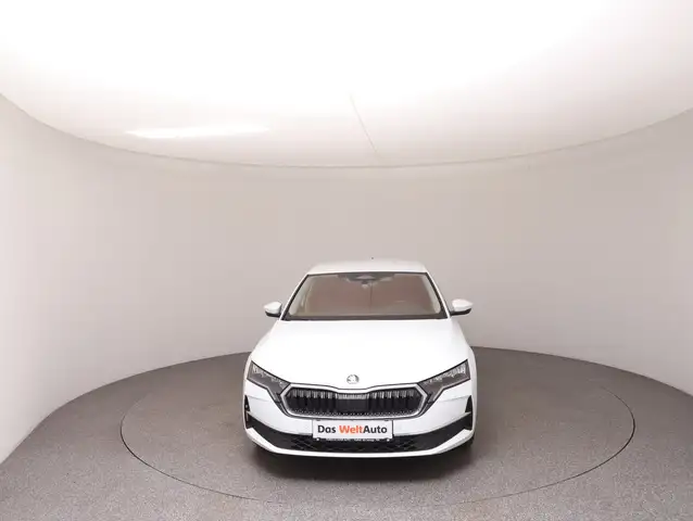 Skoda Octavia view 3