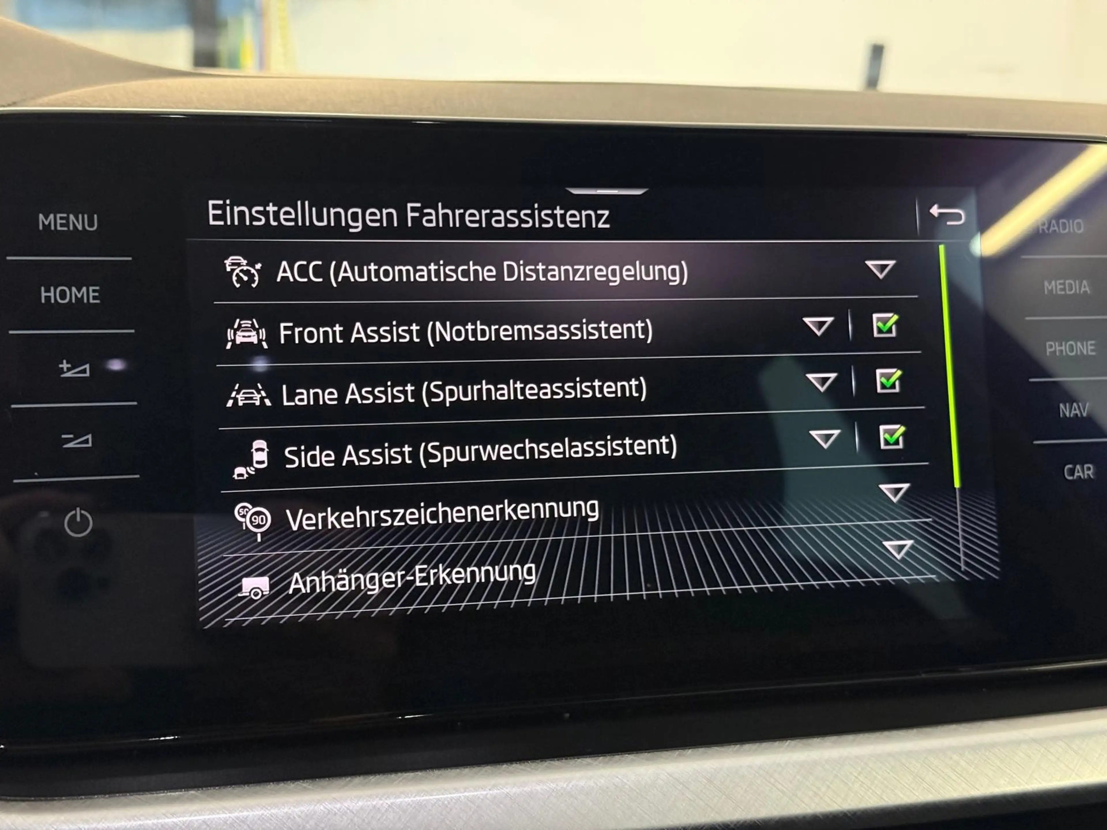 Skoda Scala Tour DSG LED+NAVI+TEMP+VIRTUAL+AHK+WINTER — photo 12