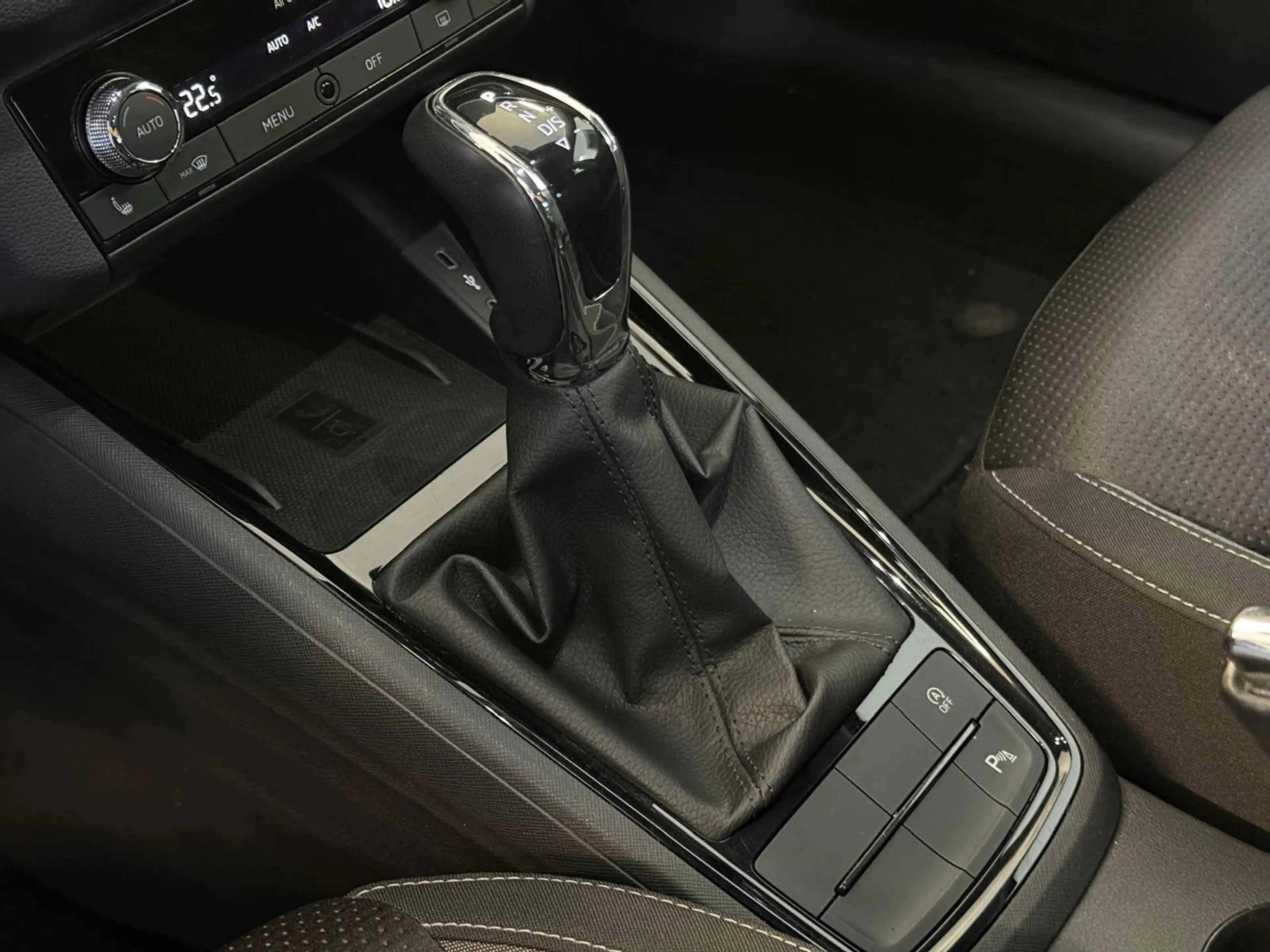 Skoda Scala Tour DSG LED+NAVI+TEMP+VIRTUAL+AHK+WINTER — photo 15