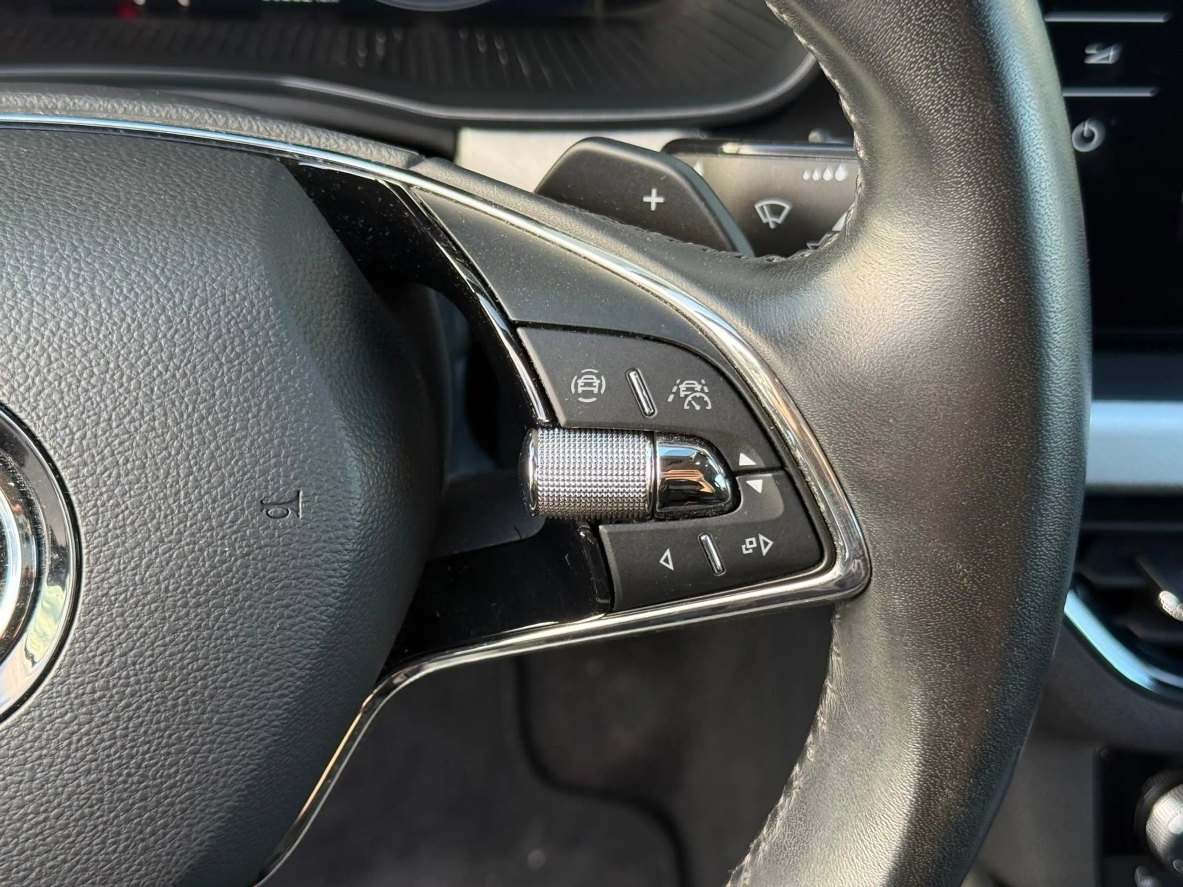 Skoda Scala Tour DSG LED+NAVI+TEMP+VIRTUAL+AHK+WINTER — photo 11