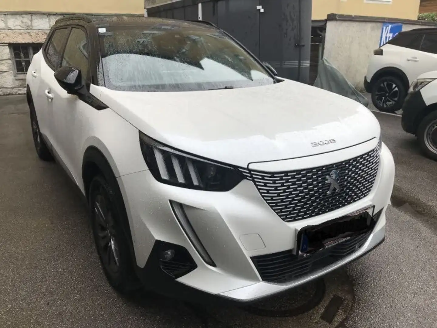 Peugeot e-2008 GT Weiß - 2