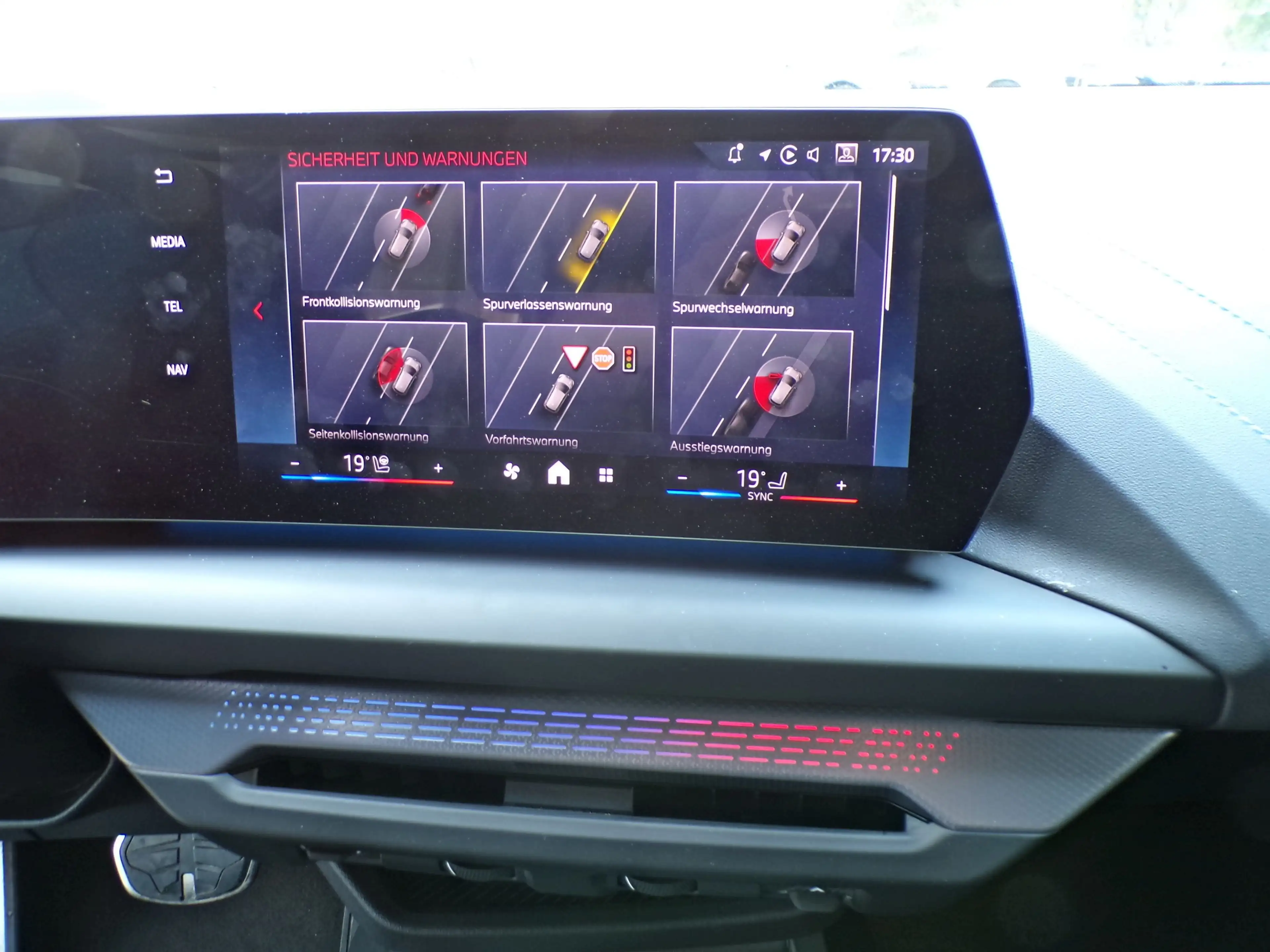 BMW 235 M xDrive Gran Coupé InnoPaket HuD h/k 360° SH — photo 13
