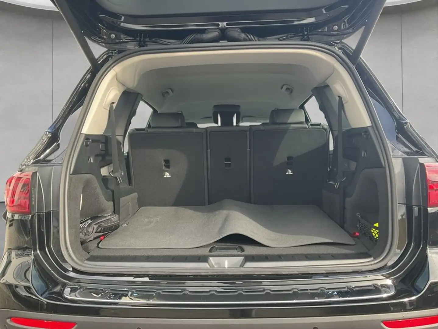 Mercedes-Benz GLB 200 GLB Fekete - 2