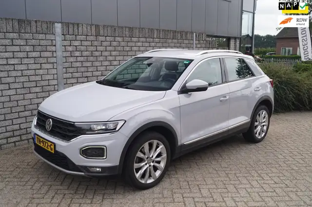 Volkswagen T-Roc 1.5 TSI Sport Adoptieve Cruise Beats Audio Digital