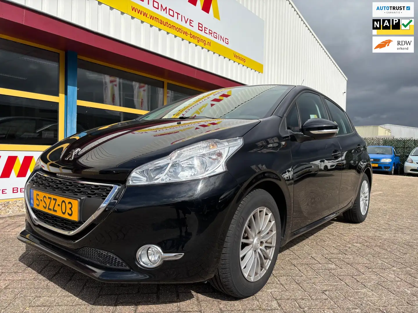 Peugeot 208 1.2 VTi Envy AIRCO Zwart - 1