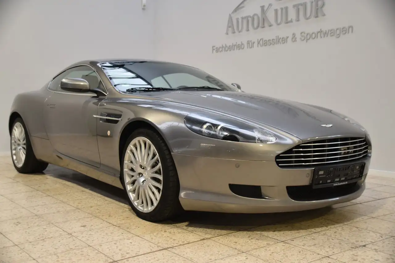 Aston Martin DB9