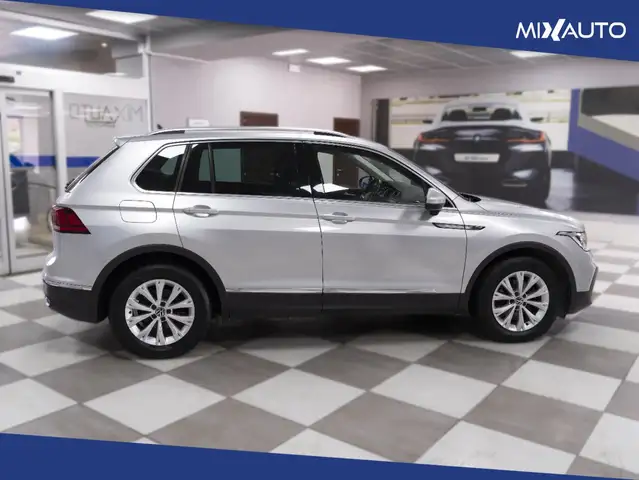 Volkswagen Tiguan view 6