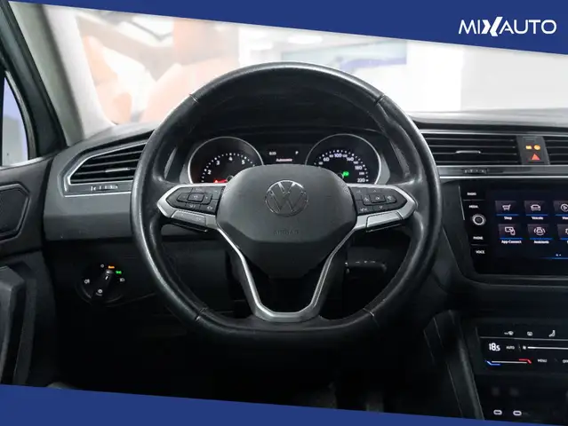 Volkswagen Tiguan view 12