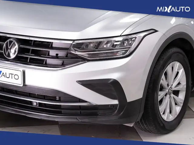Volkswagen Tiguan view 9